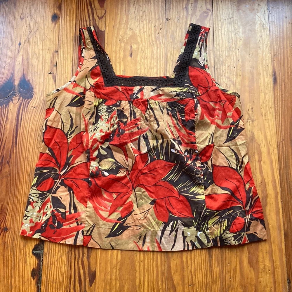 NWT Avenue leafy sleeveless top with red flowers black crochet trim  Sz. 18/20